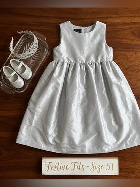 🩶HOLIDAY EDITIONS~girls 5T Party  Holiday Dress Silver Gray Satin/Sassy Cuteness